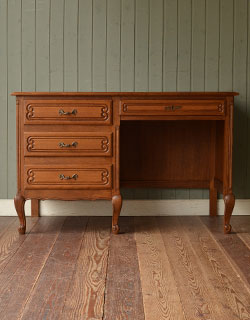 j-1037-f アンティークデスクの正面