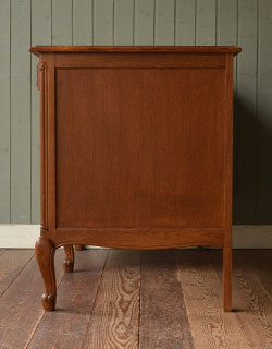 j-1037-f アンティークデスクの横