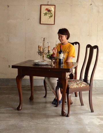 j-1114-f アンティークドローリーフテーブルのモデル入り