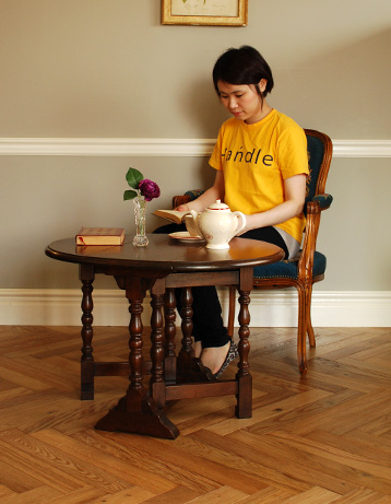 j-1119-f アンティークゲートレッグテーブルのモデル入り