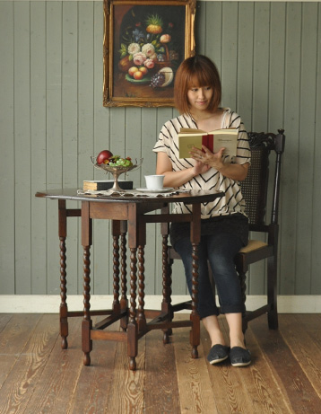 j-1122-f アンティークゲートレッグテーブルのモデル入り