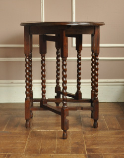 j-1122-f アンティークゲートレッグテーブルの正面