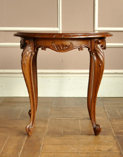 j-1145-f アンティークコーヒーテーブルの横