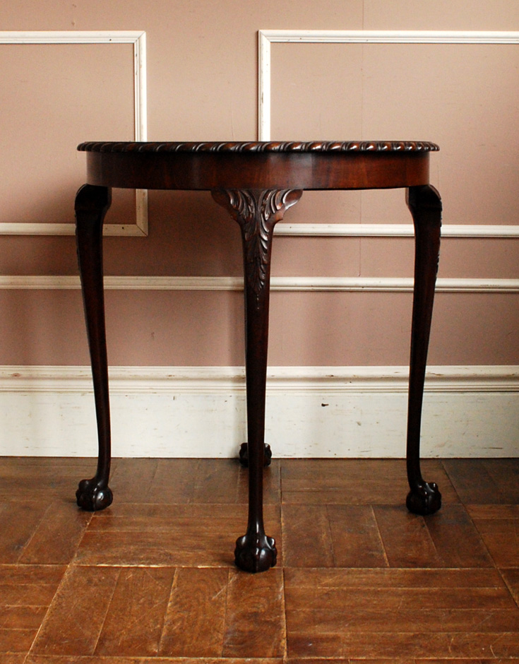 j-1242-f アンティークオケージョナルテーブルの前