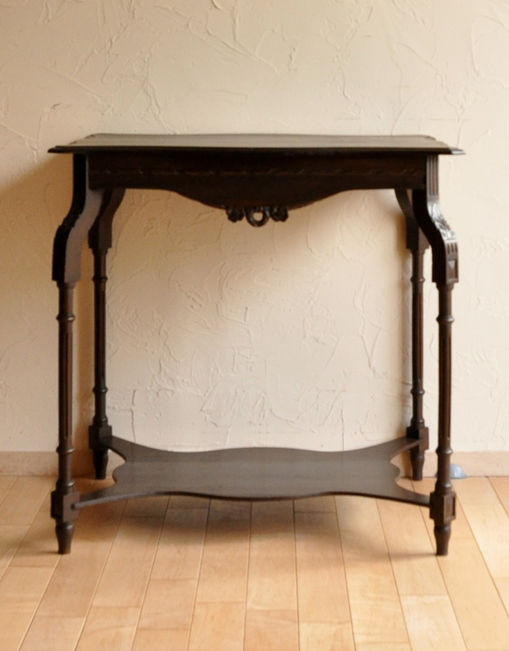 j-1249-f アンティークオケージョナルテーブルの前