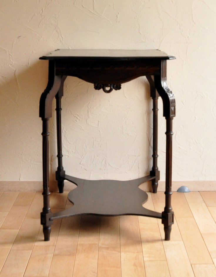 j-1249-f アンティークオケージョナルテーブルの横
