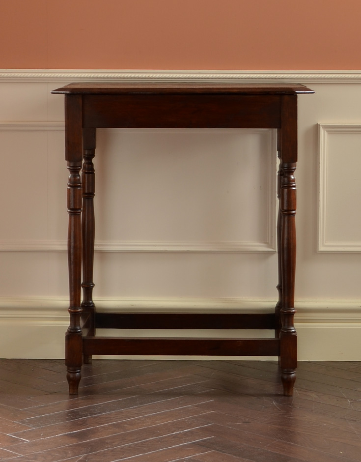 j-1257-f アンティークオケージョナルテーブルの前