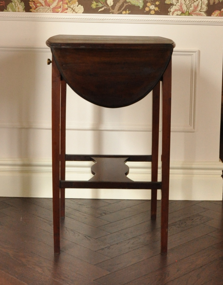 j-1266-f アンティークオケージョナルテーブルの横