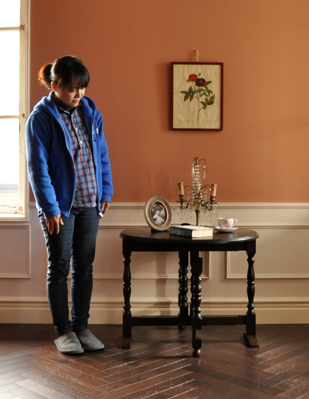 j-1267-f アンティークゲートレッグテーブルのモデル入り