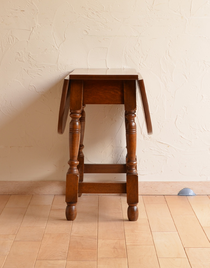 j-1286-f アンティークバタフライコーヒーテーブルの前・閉じる