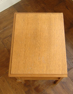 可愛くってガーリーなのに大人っぽい
フランスの小さなナイトテーブル