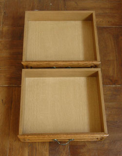 可愛くってガーリーなのに大人っぽい
フランスの小さなナイトテーブル