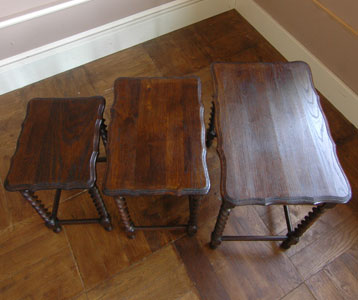 アンティークネスト（入り子）テーブル