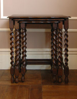 アンティークネスト（入り子）テーブル