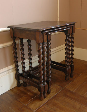 アンティークネスト（入り子）テーブル