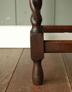 玄関や寝室、リビング･･･どこでも使える！アンティークのオケージョナル テーブル