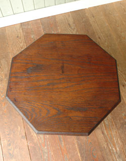 玄関や寝室、リビング･･･どこでも使える！アンティークのオケージョナル テーブル