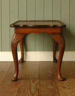 持ち運びラクラク！どこにでもOK！
アンティークサイドテーブル