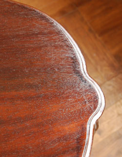 アンティーク上級者のあなたに
美脚でスタイル抜群のオケージョナルテーブル