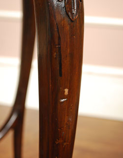 アンティーク上級者のあなたに
美脚でスタイル抜群のオケージョナルテーブル