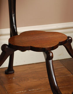 アンティーク上級者のあなたに
美脚でスタイル抜群のオケージョナルテーブル