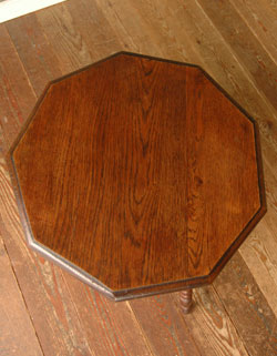 脚がとっても可愛いオケージョナルテーブル