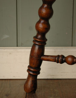 脚がとっても可愛いオケージョナルテーブル