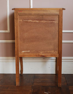 可愛くってガーリーなのに大人っぽい
フランスの小さなナイトテーブル