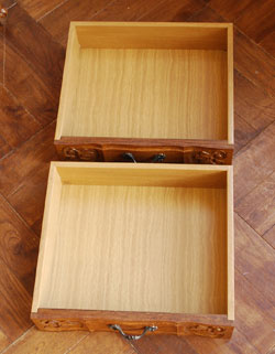 可愛くってガーリーなのに大人っぽい
フランスの小さなナイトテーブル