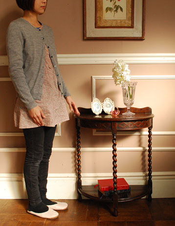 玄関のお顔に!
半円で品があるコンソールテーブル