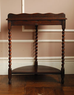 玄関のお顔に!
半円で品があるコンソールテーブル