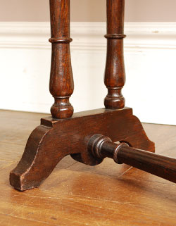 たたんでコンパクトに収納できる
小ぶりのおしゃれサザーランド テーブル