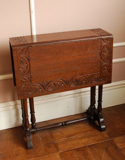 たたんでコンパクトに収納できる
小ぶりのおしゃれサザーランド テーブル