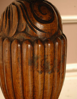 パソコンテーブルからおもてなしまで使い方が広がる多機能アンティークドローリーフテーブル