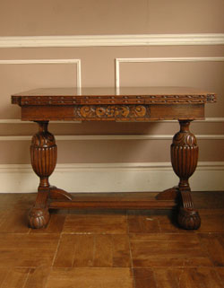 パソコンテーブルからおもてなしまで使い方が広がる多機能アンティークドローリーフテーブル