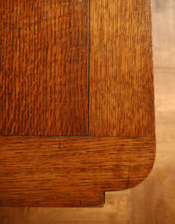 パソコンテーブルからおもてなしまで使い方が広がる多機能アンティークドローリーフテーブル