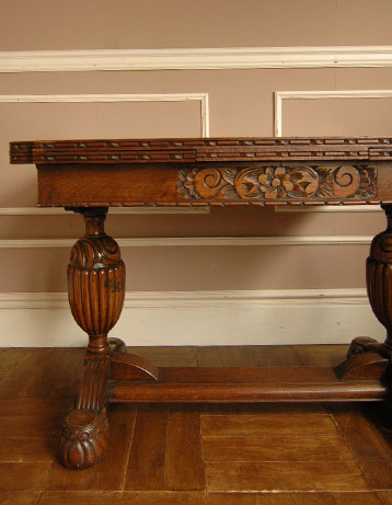 パソコンテーブルからおもてなしまで使い方が広がる多機能アンティークドローリーフテーブル