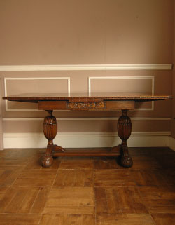 パソコンテーブルからおもてなしまで使い方が広がる多機能アンティークドローリーフテーブル