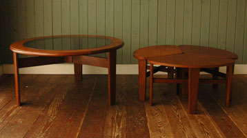 親子みたいで可愛いアンティークのネスト（入り子）テーブル