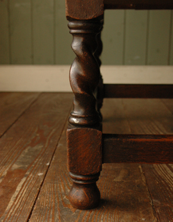 女性らしい輝きをまとった美しいアンティーク デスク