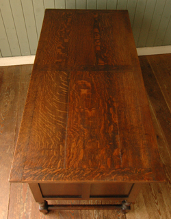 女性らしい輝きをまとった美しいアンティーク デスク