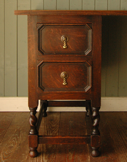 女性らしい輝きをまとった美しいアンティーク デスク