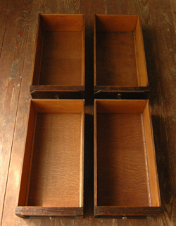 女性らしい輝きをまとった美しいアンティーク デスク