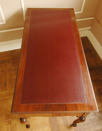 女性らしい輝きをまとった美しいアンティーク デスク