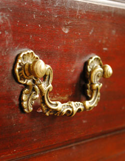 女性らしい輝きをまとった美しいアンティーク デスク