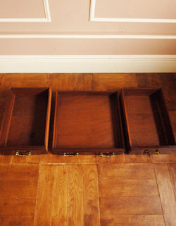 女性らしい輝きをまとった美しいアンティーク デスク