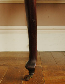 女性らしい輝きをまとった美しいアンティーク デスク