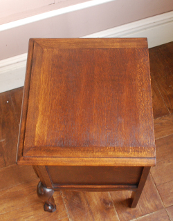j-660-f アンティークのナイトテーブル