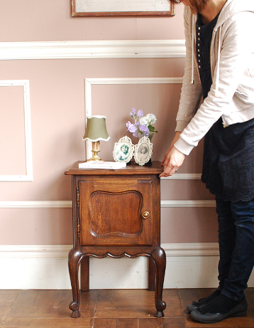 j-660-f アンティークのナイトテーブル