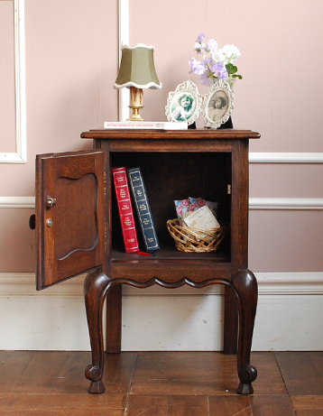 j-660-f アンティークのナイトテーブル